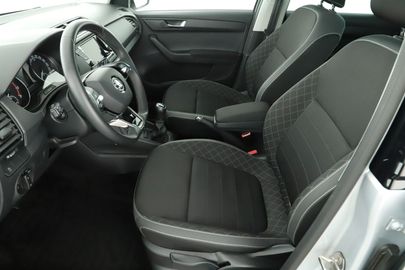 Car image 11