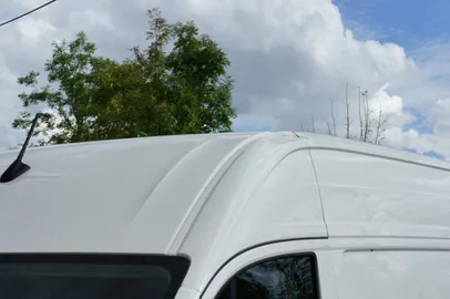 Car image 36