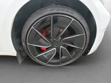 Car image 32