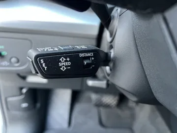 Car image 32