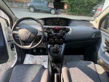 Car image 17