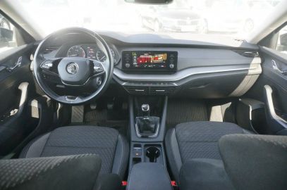 Car image 10