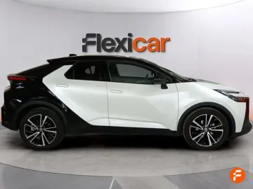 Car image 5
