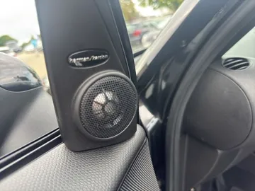 Car image 29