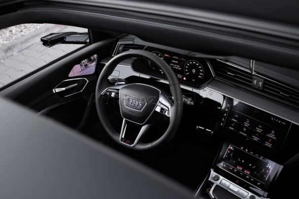 Audi Q8 55 quattro e-tron S-line 300 kW image number 31