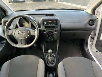 Car image 14