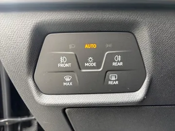 Car image 32