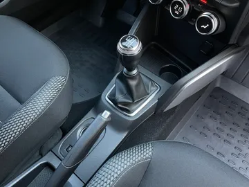 Car image 17