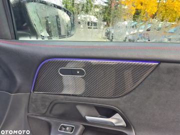 Car image 32