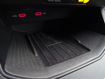 Car image 37