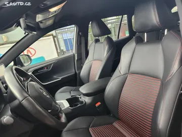 Car image 10