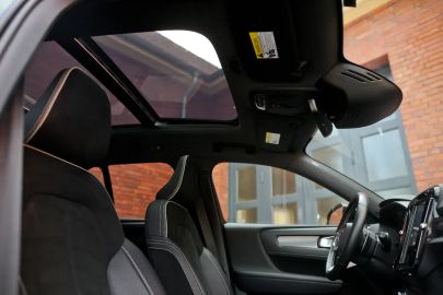 Car image 30