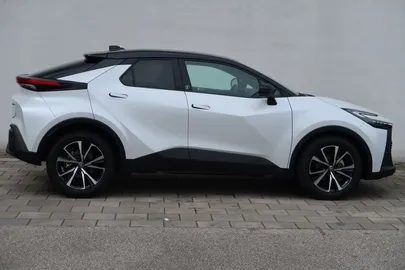 Car image 3