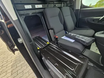 Car image 29