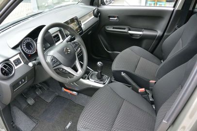 Car image 16