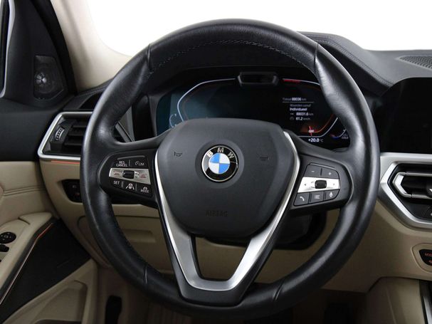 BMW 320i 135 kW image number 2