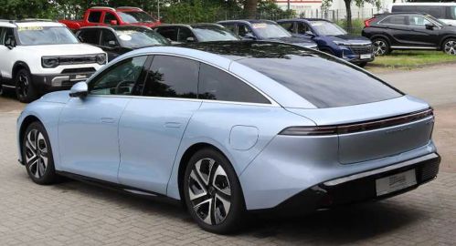 Car image 4