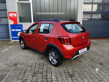 Car image 4