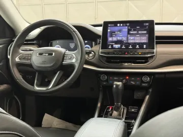 Car image 30