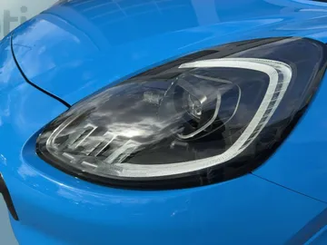 Car image 18