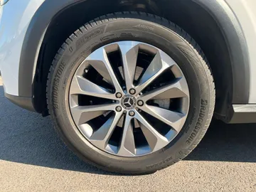 Car image 40