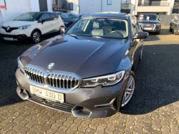 BMW 330d Touring xDrive Luxury Line 195 kW image number 8