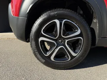 Car image 24
