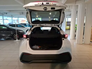 Car image 24