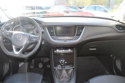 Car image 10