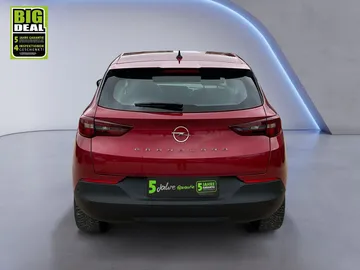 Car image 4