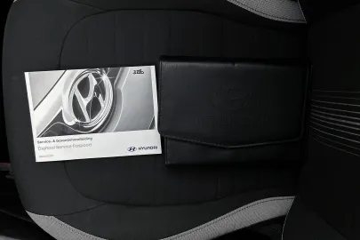 Car image 30