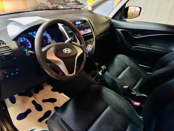 Car image 24