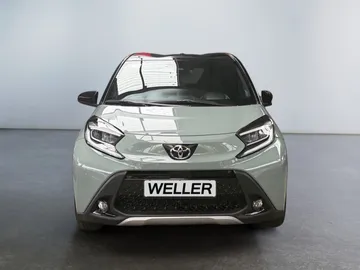 Car image 3