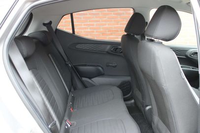 Car image 10