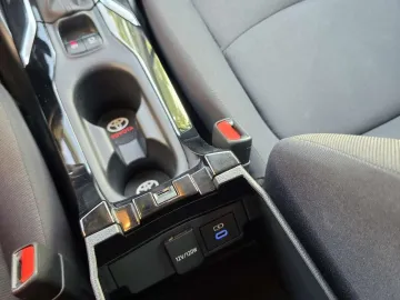 Car image 26