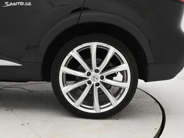 Car image 32
