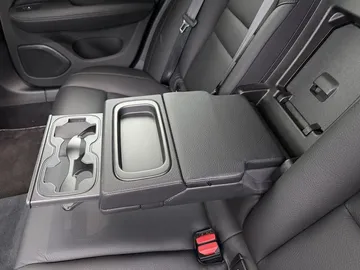 Car image 43