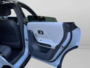 Car image 35