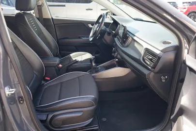 Car image 30