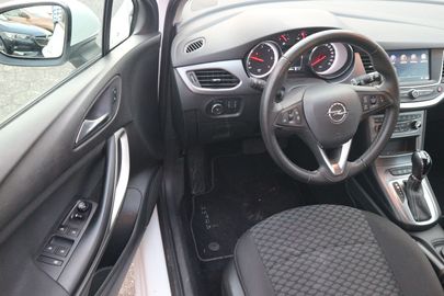 Car image 11