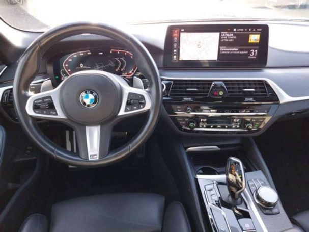 BMW 530 Touring xDrive 213 kW image number 13