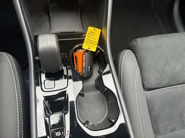 Car image 25
