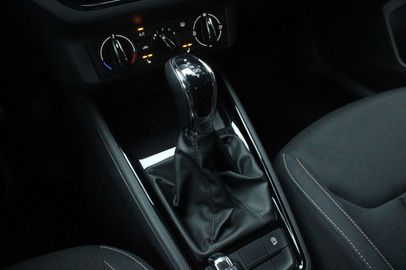 Car image 30