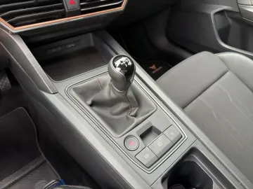 Car image 28