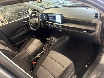 Car image 17