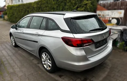 Car image 5