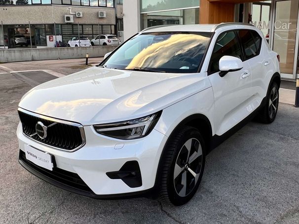 Volvo XC40 B3 Core 120 kW image number 1