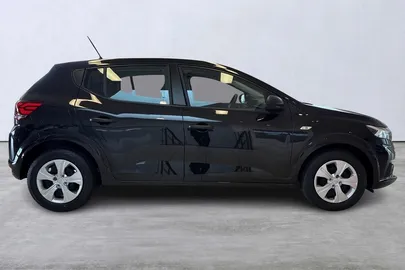 Car image 4