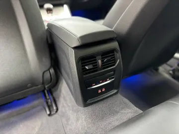 Car image 32