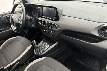 Car image 22